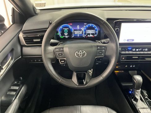 Used 2025 Toyota Camry XSE w/ Premium Package FWD image 7