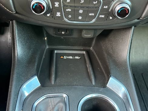 Used 2023 Chevrolet Traverse LT image 30