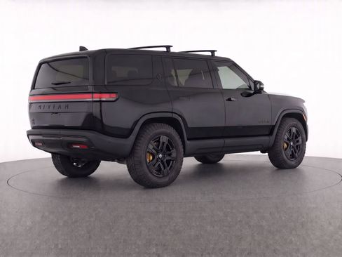Used 2025 Rivian R1S Premium Dual AWD/4WD image 3