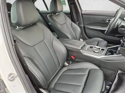 Used 2025 BMW 330i Sedan w/ M Sport Package RWD image 21