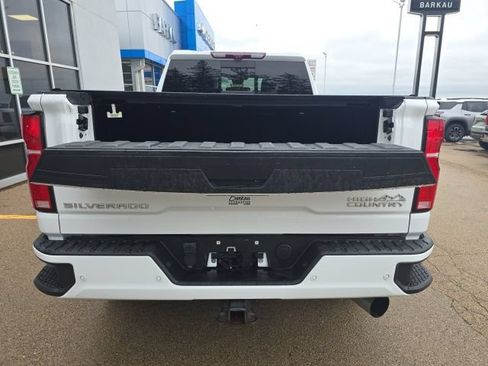 Used 2024 Chevrolet Silverado 2500 High Country w/ Technology Package AWD/4WD image 10