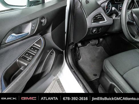 Used 2017 Chevrolet Cruze LT image 7