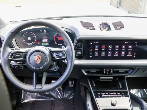 Certified 2025 Porsche Cayenne S AWD/4WD image 25