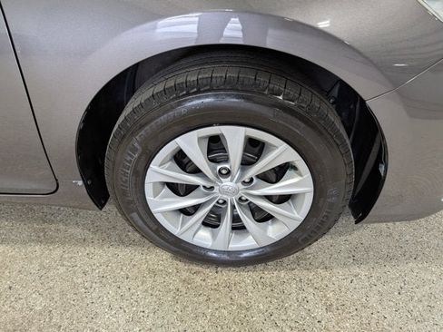 Used 2015 Toyota Camry LE FWD image 12