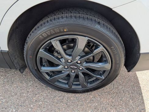 Used 2022 Chevrolet Equinox RS w/ Infotainment Package image 9