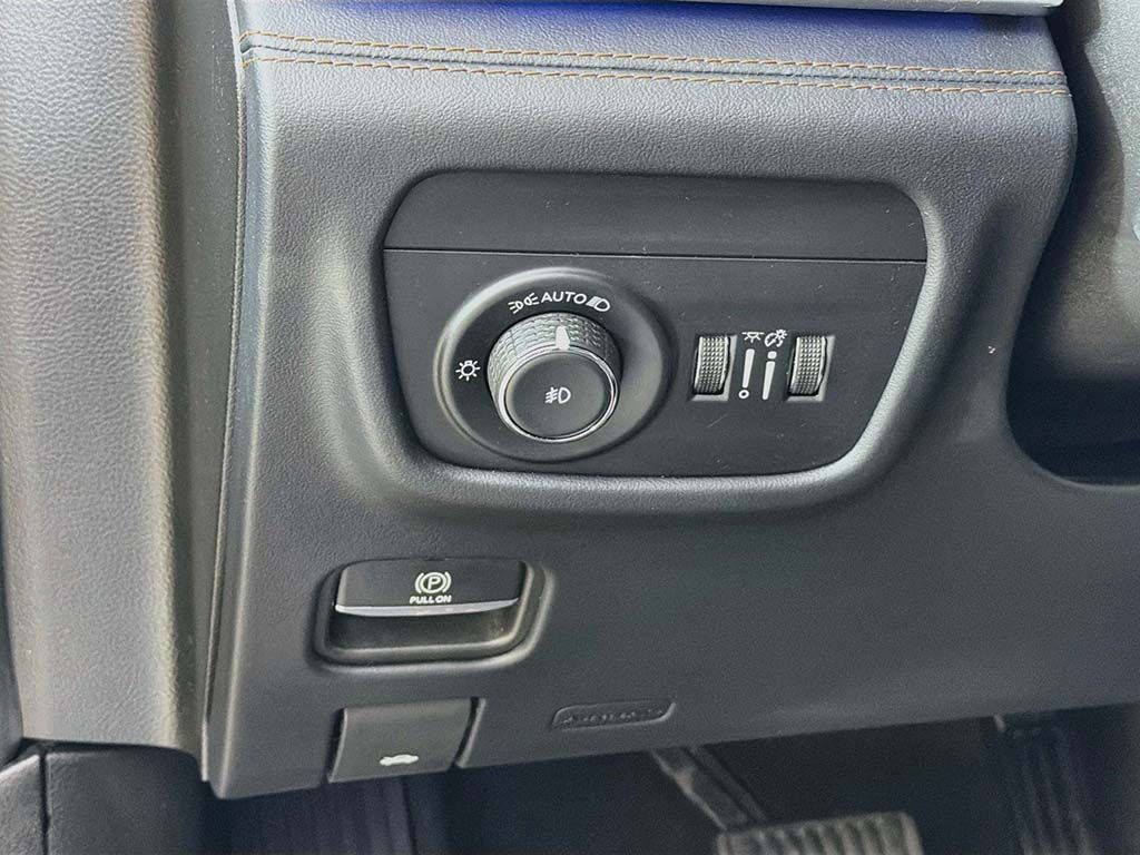 Used 2023 Jeep Grand Cherokee L Summit AWD/4WD image 39
