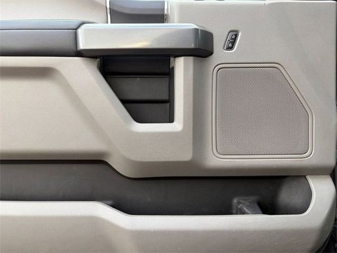 Used 2020 Ford F150 XLT image 12