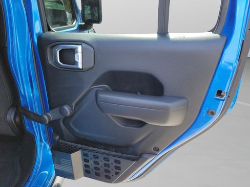 Used 2021 Jeep Gladiator Sport image 26