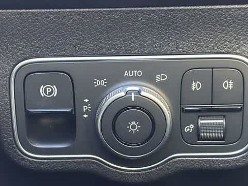 Used 2026 Mercedes-Benz GLB 250 4MATIC image 18