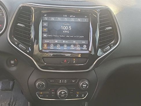 Used 2022 Jeep Cherokee Limited image 12