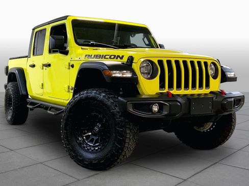 Used 2023 Jeep Gladiator Rubicon w/ Cold Weather Group AWD/4WD image 2
