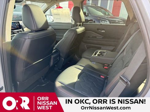 New 2026 Nissan Pathfinder Platinum image 17