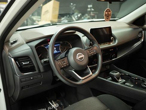 Used 2023 Nissan Rogue SV image 9