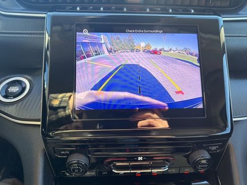 Certified 2023 Jeep Grand Cherokee Laredo image 21