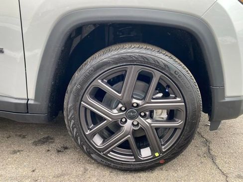 New 2026 Jeep Compass Latitude w/ Sun and Sound Group image 19