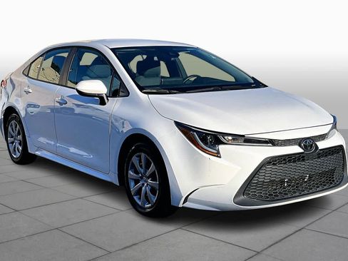 Certified 2021 Toyota Corolla LE image 2