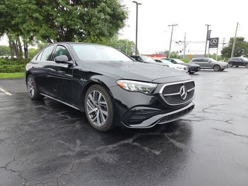 Used 2025 Mercedes-Benz E 350 4MATIC Sedan image 1