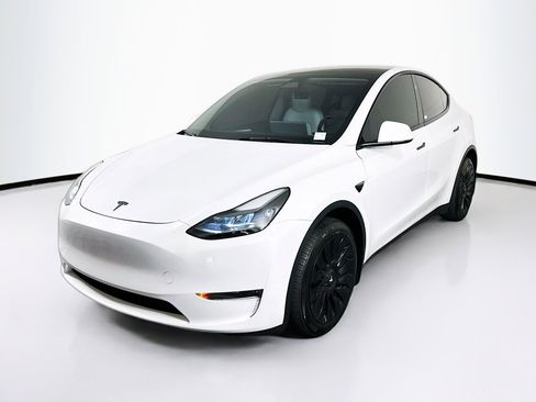 Used 2025 Tesla Model Y Long Range image 3