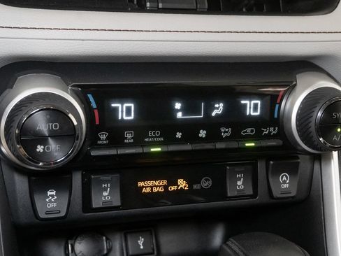 Used 2020 Toyota RAV4 XLE w/ XLE Grade Weather Package AWD/4WD image 18