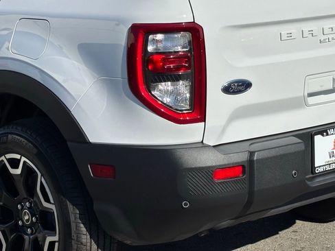 Used 2025 Ford Bronco Sport Outer Banks image 6