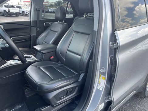 Used 2022 Ford Explorer XLT w/ Equipment Group 202A AWD/4WD image 20