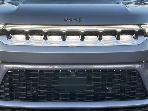 New 2026 Jeep Grand Wagoneer 4WD image 9