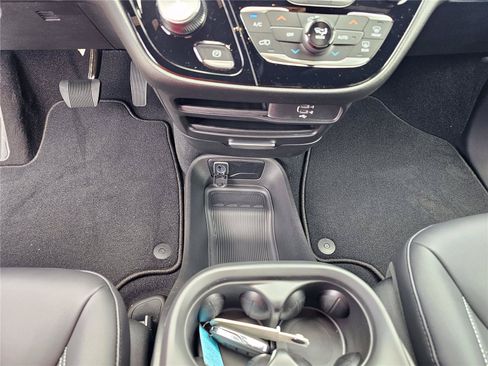 New 2027 Chrysler Pacifica Select FWD image 25
