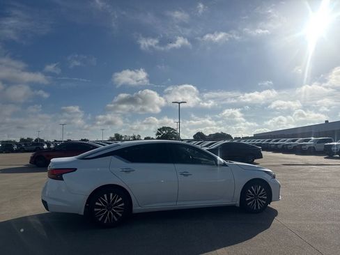 Certified 2023 Nissan Altima 2.5 SV FWD image 21