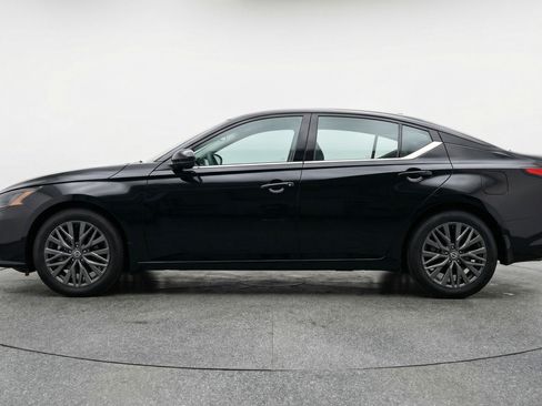 Used 2025 Nissan Altima 2.5 SV image 5