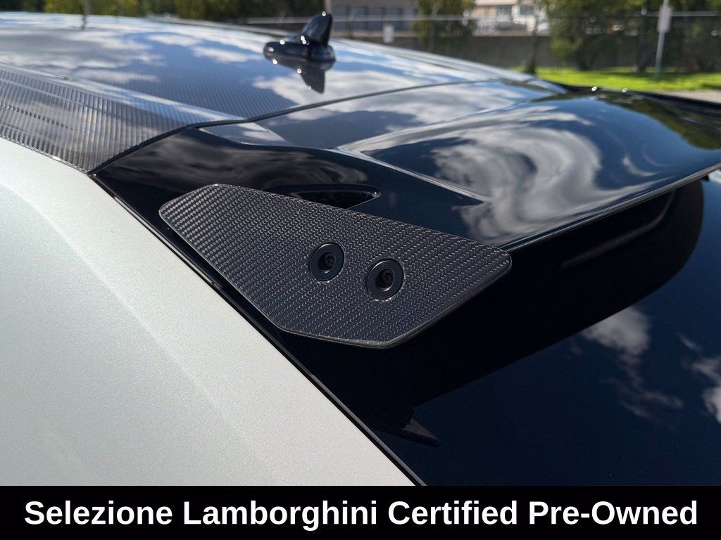 Used 2024 Lamborghini Urus Performante AWD/4WD image 16