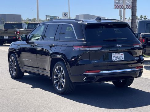 Used 2022 Jeep Grand Cherokee Overland w/ Luxury Tech Group IV AWD/4WD image 4