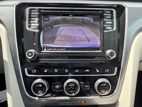 Used 2017 Volkswagen Passat 1.8T R-Line image 18