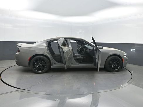 Used 2018 Dodge Charger SXT w/ Blacktop Package image 33