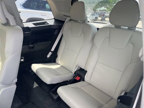 Used 2021 Volvo XC90 T6 Momentum w/ Advanced Package AWD/4WD image 8