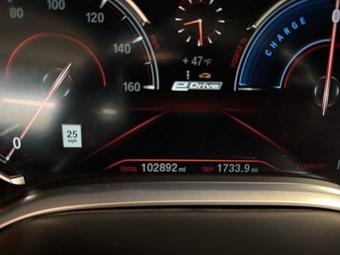 Used 2017 BMW 740e xDrive image 16