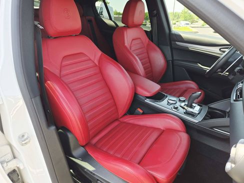 Used 2024 Alfa Romeo Stelvio Veloce AWD/4WD image 17
