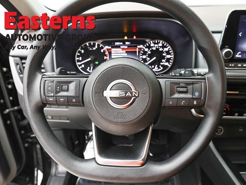 Used 2023 Nissan Rogue SV AWD/4WD image 10