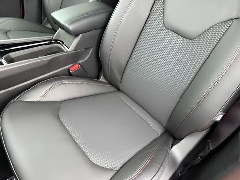 New 2026 Jeep Compass Trailhawk w/ Sun, Sound & Navigation Group image 31