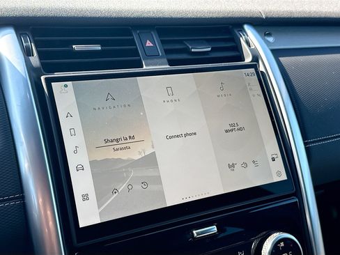 New 2026 Land Rover Discovery Dynamic SE image 33