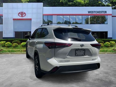 Used 2023 Toyota Highlander XLE AWD/4WD image 5