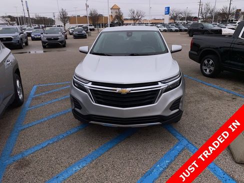 Used 2022 Chevrolet Equinox LT image 2