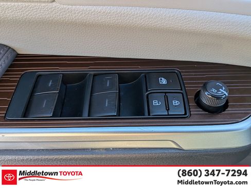 Used 2024 Toyota Sienna LE image 12