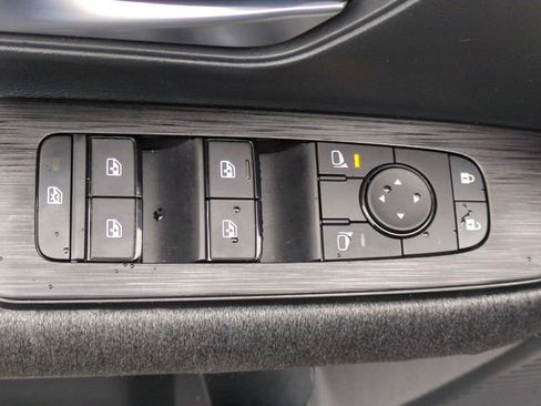 Used 2025 Nissan Kicks SV image 13