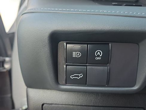 Used 2025 Toyota Highlander XLE AWD/4WD image 17