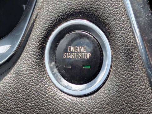 Used 2023 Chevrolet Traverse LT FWD image 28