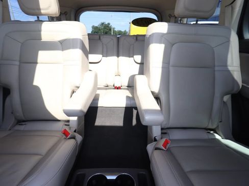 Used 2023 Lincoln Aviator Reserve w/ Equipment Group 201A RWD image 12