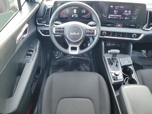 Used 2023 Kia Sportage LX image 9