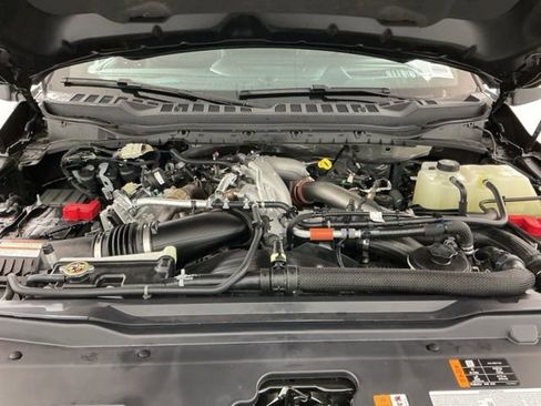 Certified 2025 Ford F450 Platinum w/ FX4 Off-Road Package image 35