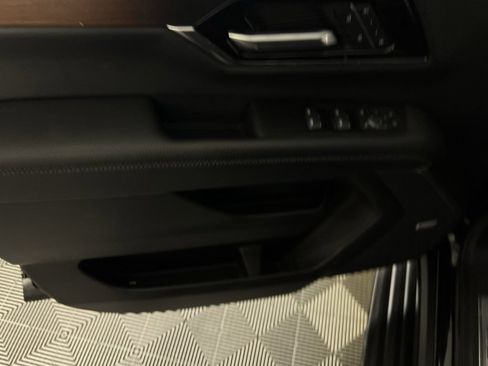 Used 2025 GMC Yukon XL Denali image 25