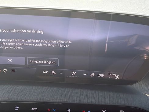 Used 2025 Buick Enclave Sport Touring w/ Power Package image 21